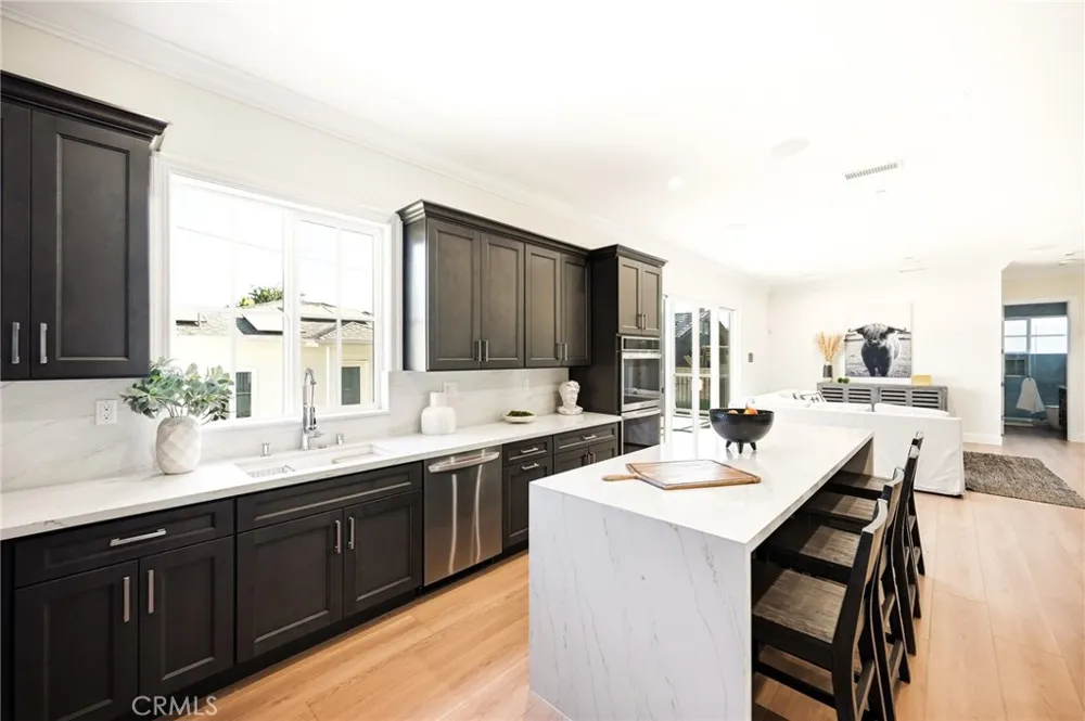 1688 E Mendocino Altadena, CA 91001