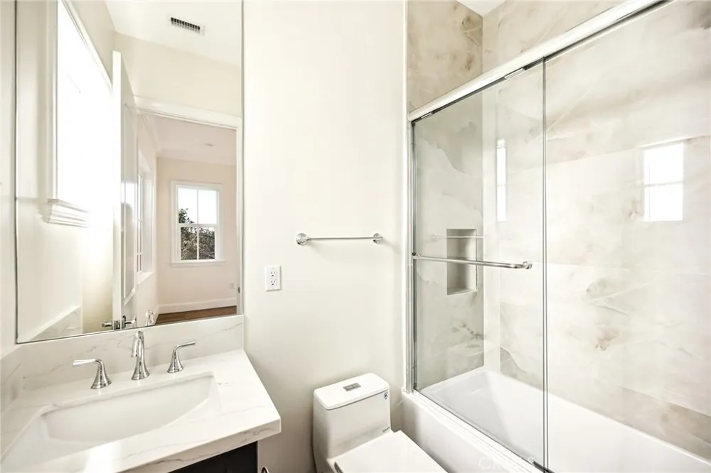 1688 E Mendocino Altadena, CA 91001