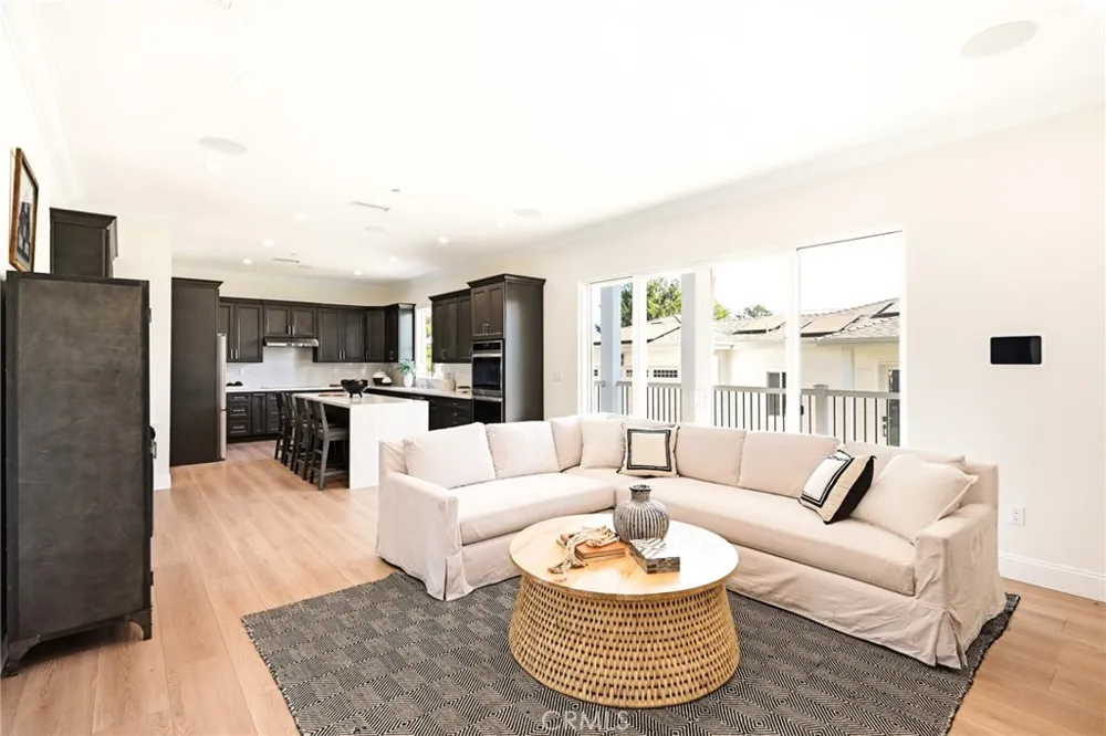 1688 E Mendocino Altadena, CA 91001