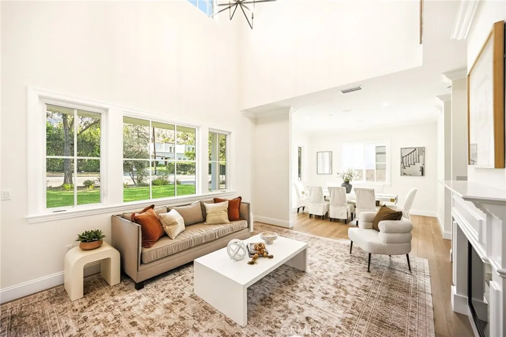 1688 E Mendocino Altadena, CA 91001
