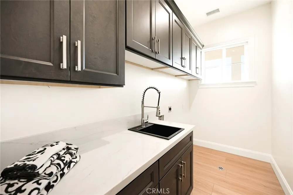 1688 E Mendocino Altadena, CA 91001