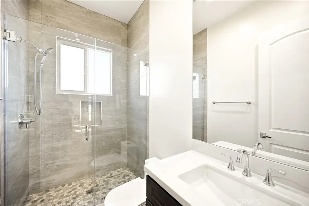 1688 E Mendocino Altadena, CA 91001