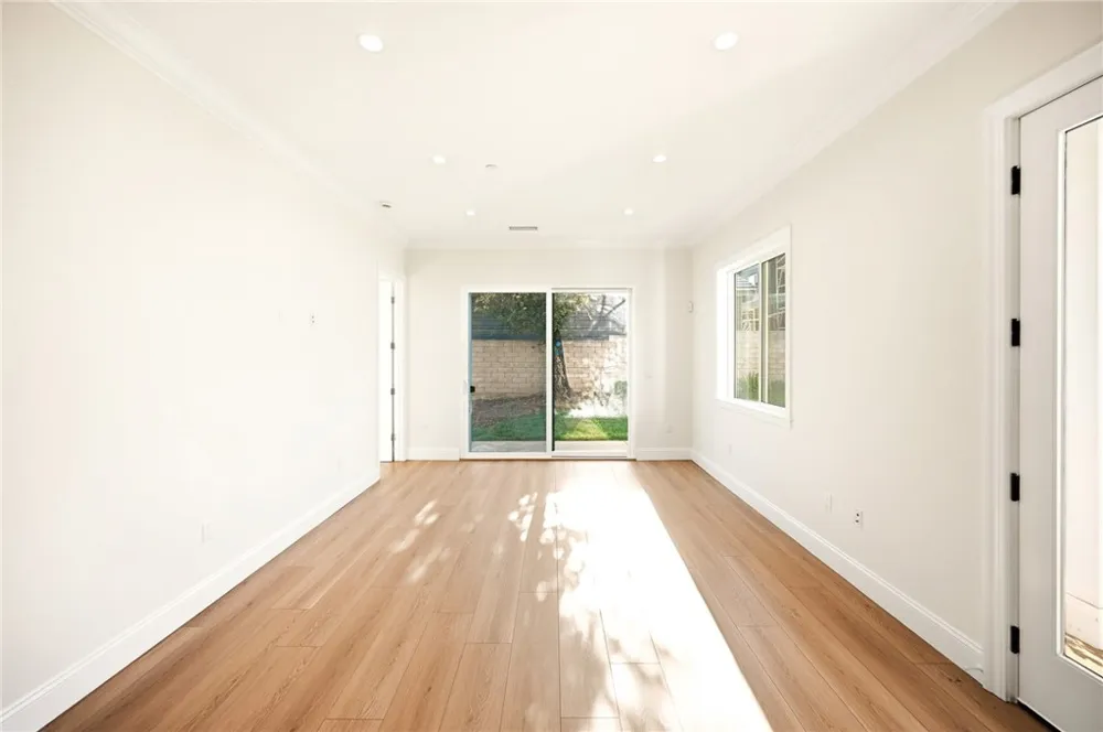 1688 E Mendocino Altadena, CA 91001