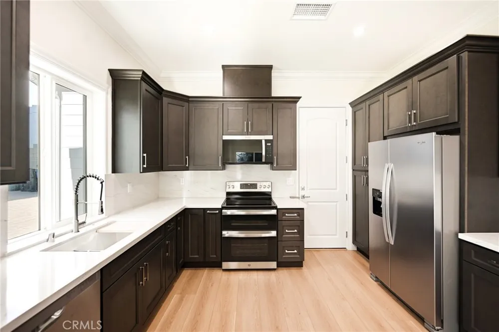 1688 E Mendocino Altadena, CA 91001