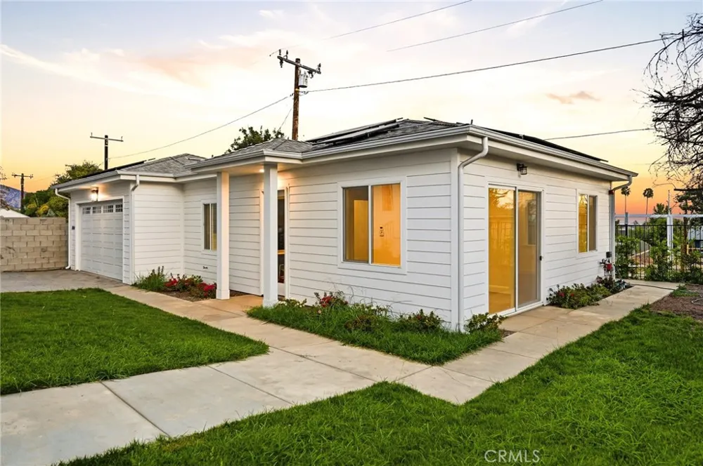 1688 E Mendocino Altadena, CA 91001