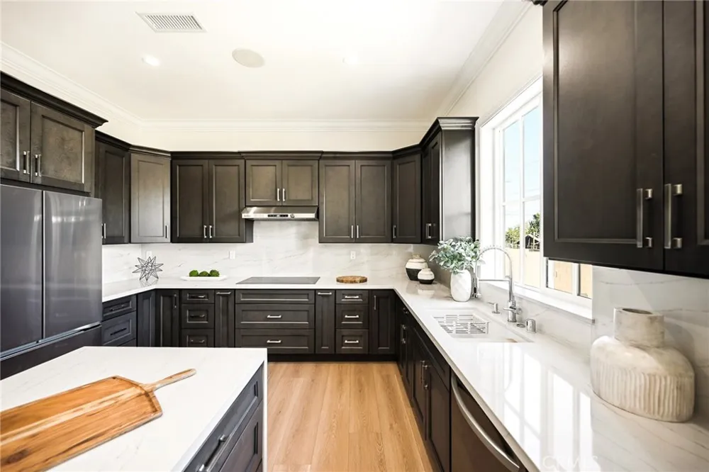 1688 E Mendocino Altadena, CA 91001