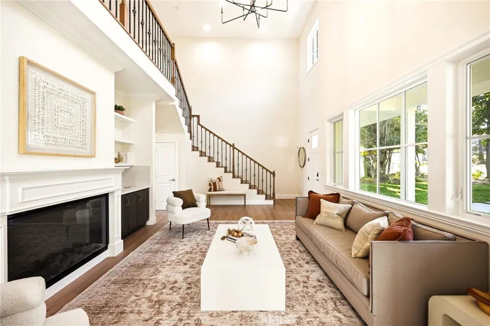 1688 E Mendocino Altadena, CA 91001