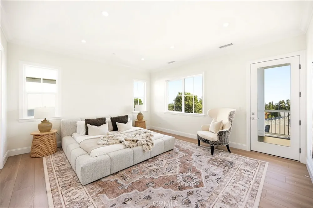 1688 E Mendocino Altadena, CA 91001
