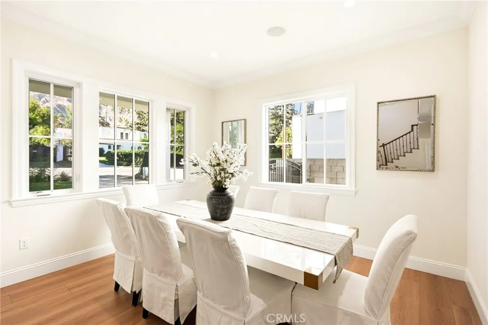 1688 E Mendocino Altadena, CA 91001