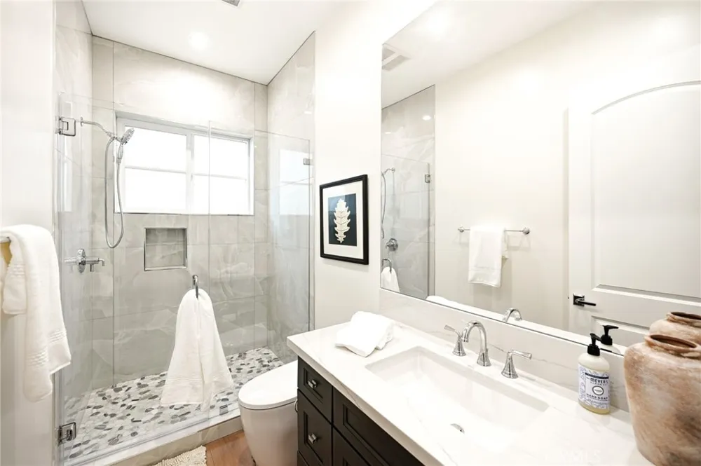 1688 E Mendocino Altadena, CA 91001