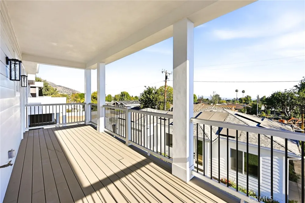 1688 E Mendocino Altadena, CA 91001