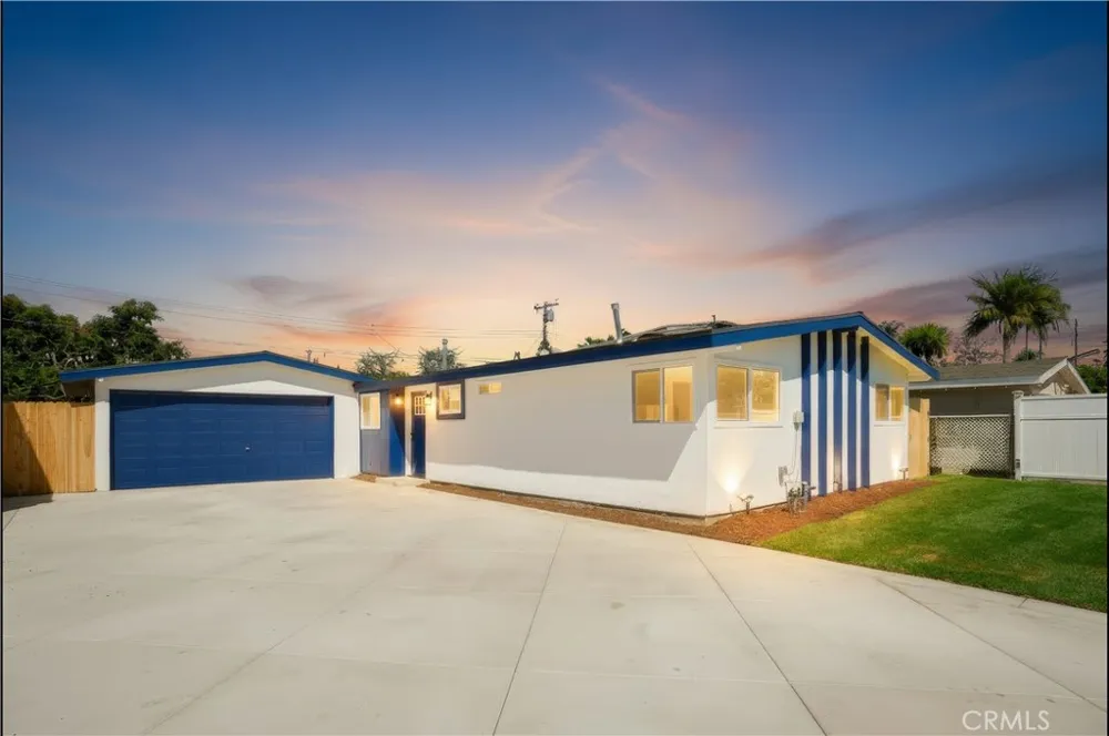 2225 Maple Costa Mesa, CA 92627