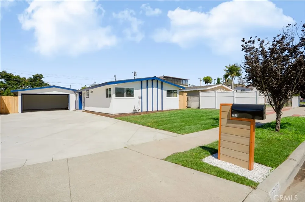 2225 Maple Costa Mesa, CA 92627