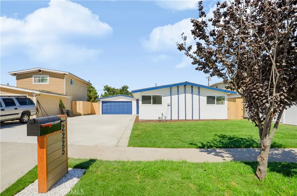 2225 Maple Costa Mesa, CA 92627