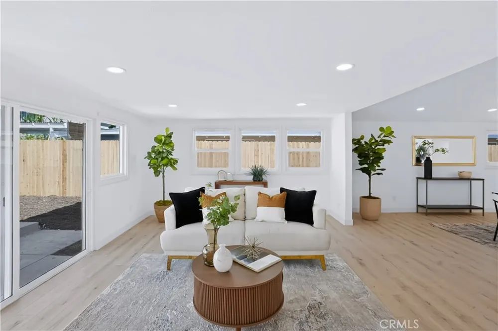 2225 Maple Costa Mesa, CA 92627