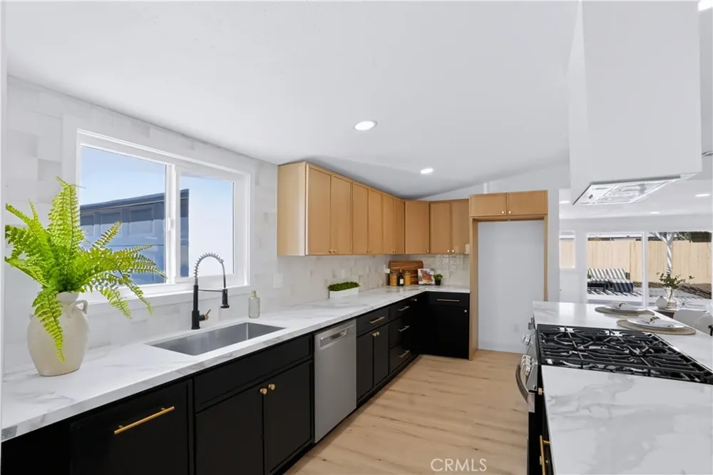 2225 Maple Costa Mesa, CA 92627
