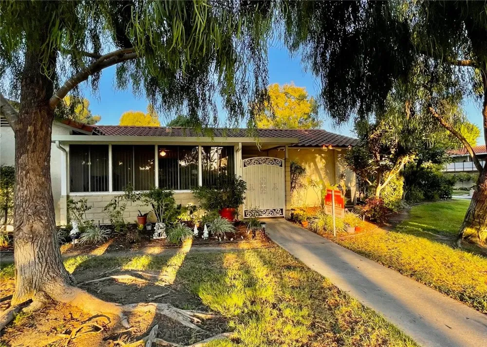 2311 Via Puerta #B Laguna Woods, CA 92637