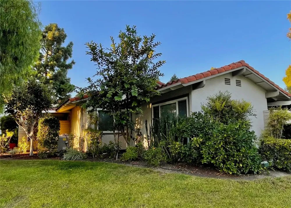 2311 Via Puerta #B Laguna Woods, CA 92637