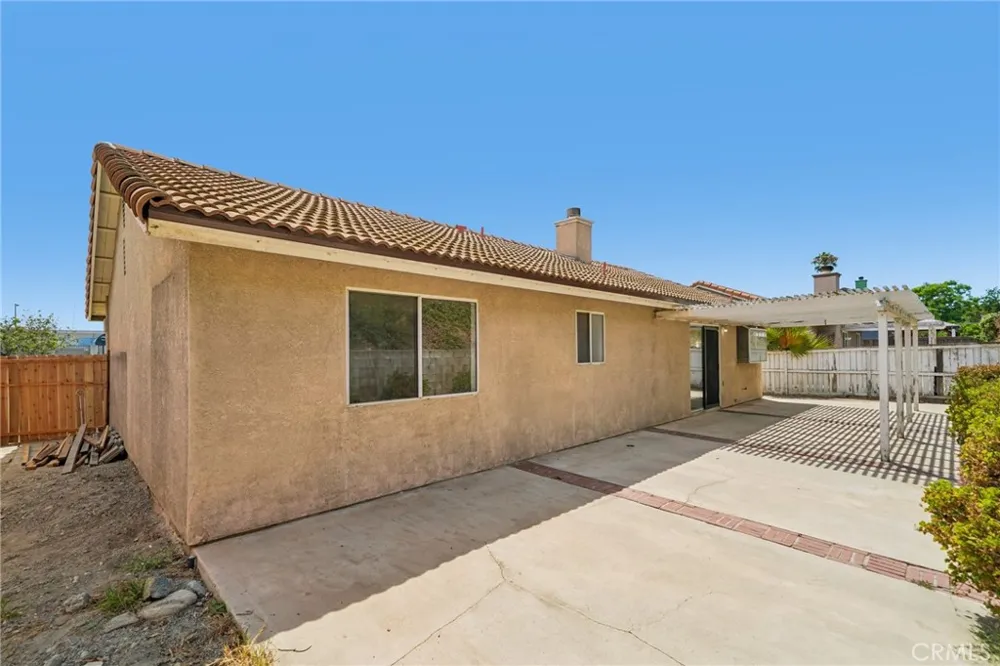 2320 W Sunrise Drive Rialto, CA 92377