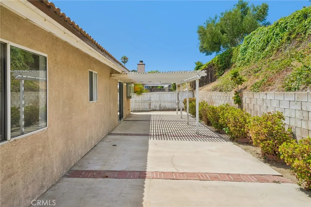 2320 W Sunrise Drive Rialto, CA 92377