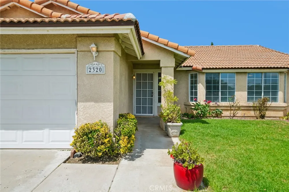 2320 W Sunrise Drive Rialto, CA 92377