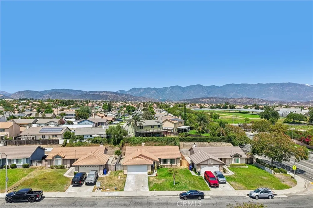 2320 W Sunrise Drive Rialto, CA 92377