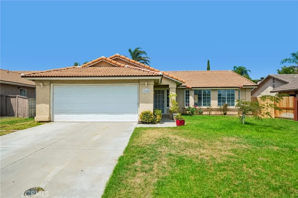 2320 W Sunrise Drive Rialto, CA 92377