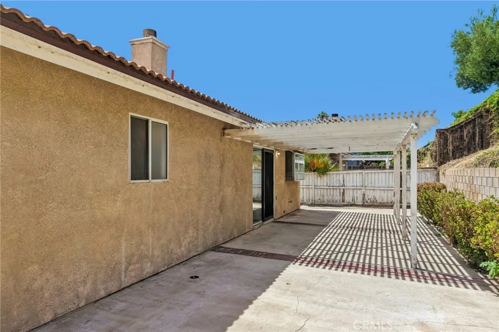 2320 W Sunrise Drive Rialto, CA 92377