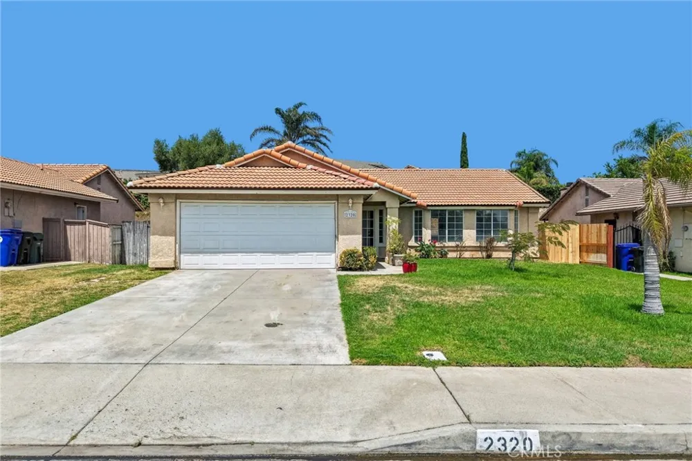 2320 W Sunrise Drive Rialto, CA 92377