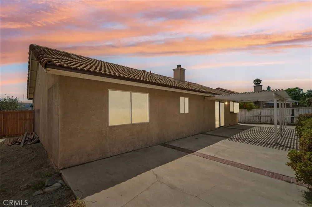 2320 W Sunrise Drive Rialto, CA 92377