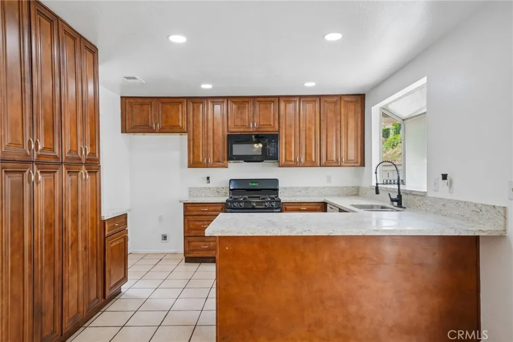 2320 W Sunrise Drive Rialto, CA 92377