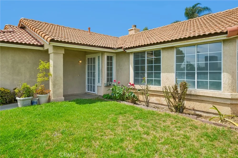2320 W Sunrise Drive Rialto, CA 92377
