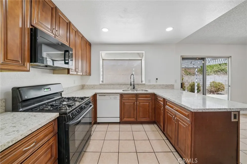 2320 W Sunrise Drive Rialto, CA 92377