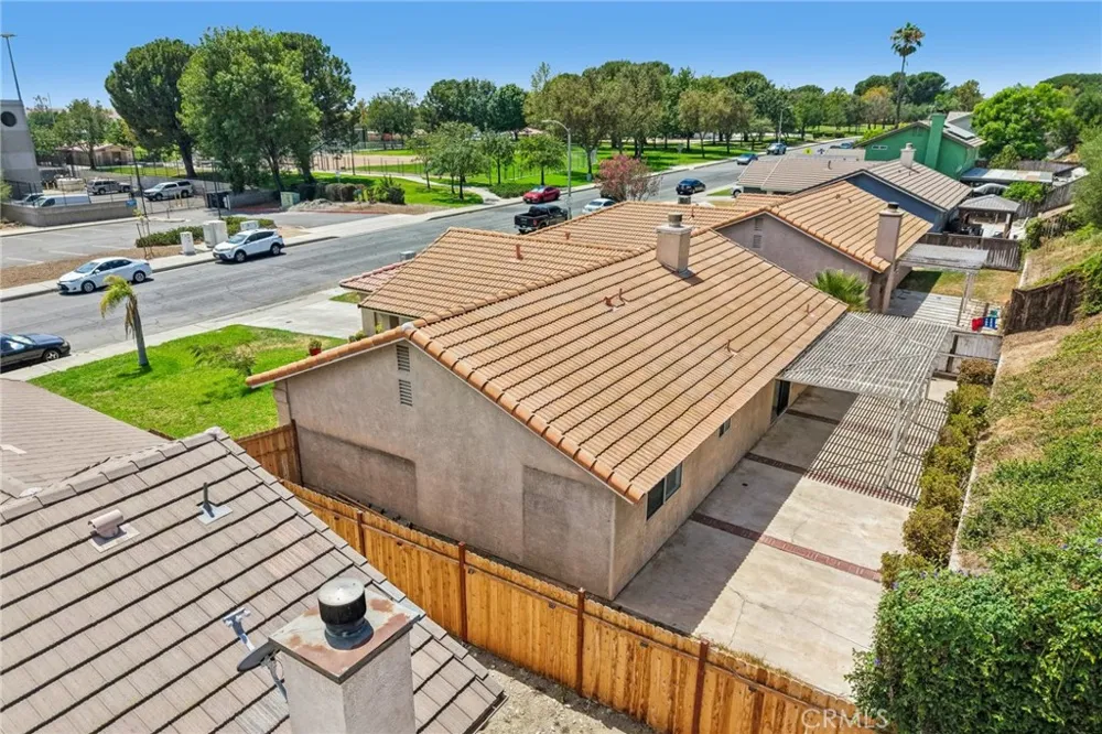 2320 W Sunrise Drive Rialto, CA 92377