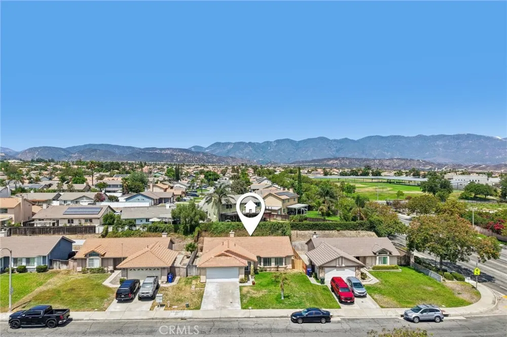 2320 W Sunrise Drive Rialto, CA 92377
