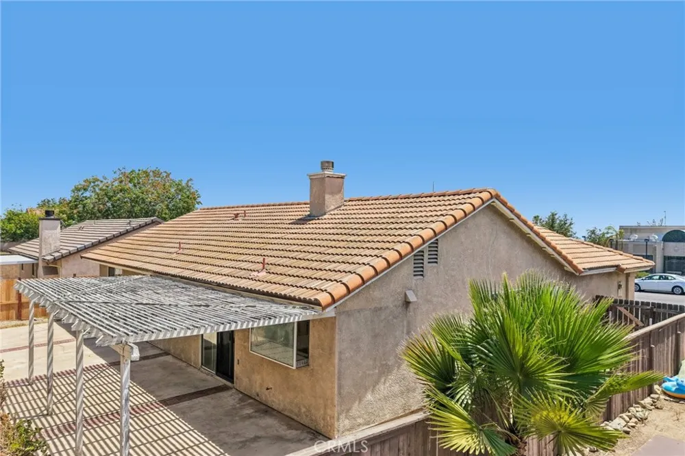2320 W Sunrise Drive Rialto, CA 92377