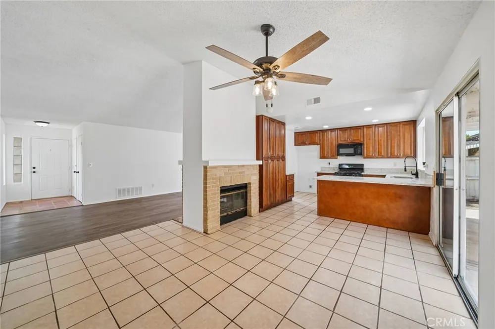 2320 W Sunrise Drive Rialto, CA 92377