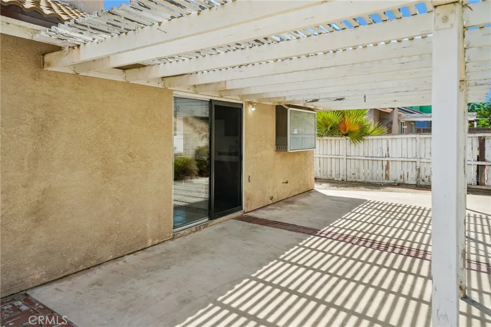 2320 W Sunrise Drive Rialto, CA 92377