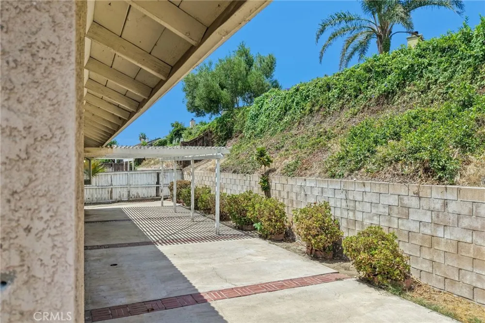 2320 W Sunrise Drive Rialto, CA 92377