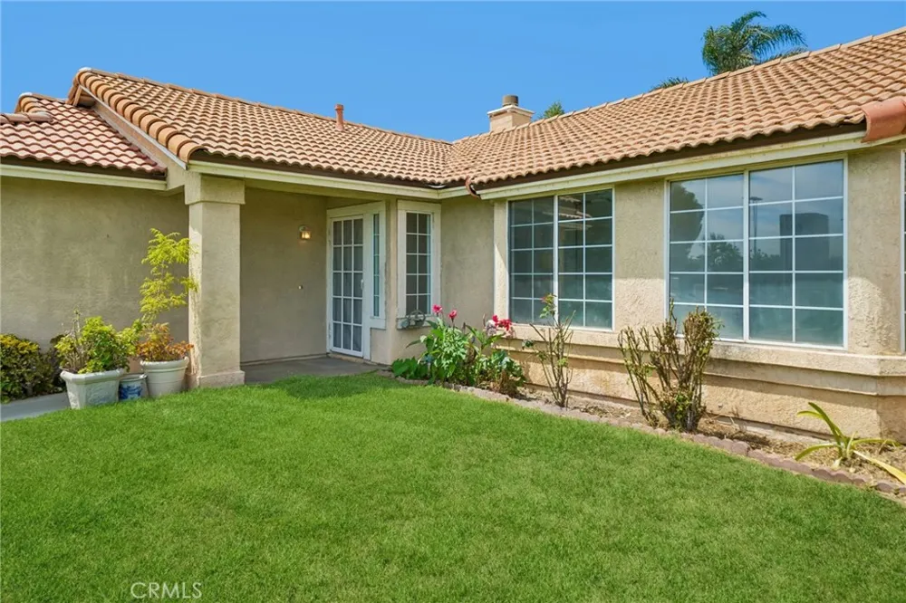2320 W Sunrise Drive Rialto, CA 92377