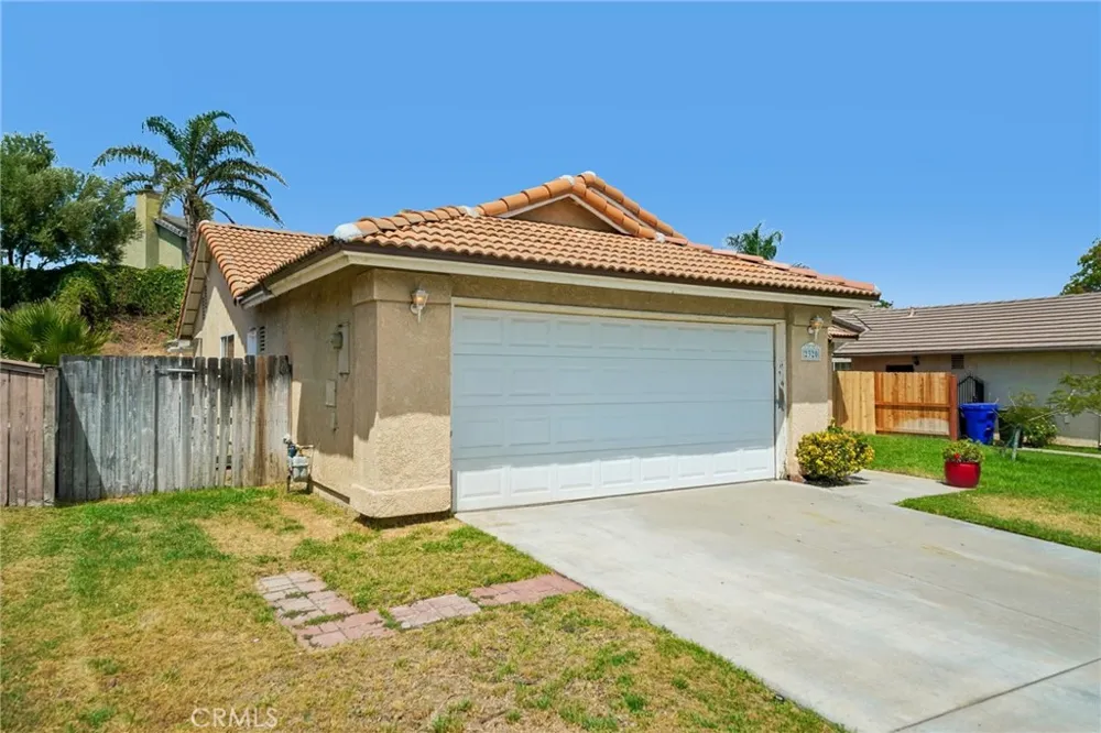 2320 W Sunrise Drive Rialto, CA 92377