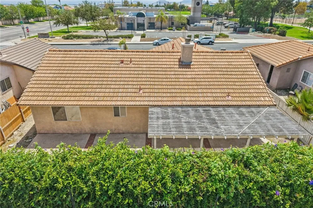 2320 W Sunrise Drive Rialto, CA 92377