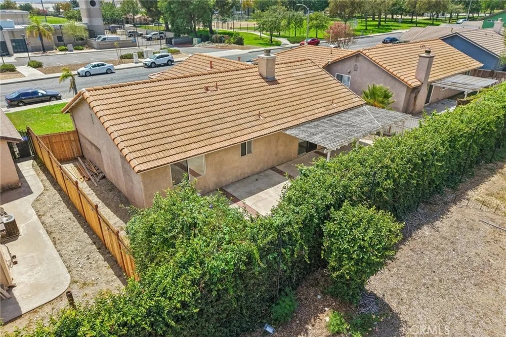 2320 W Sunrise Drive Rialto, CA 92377