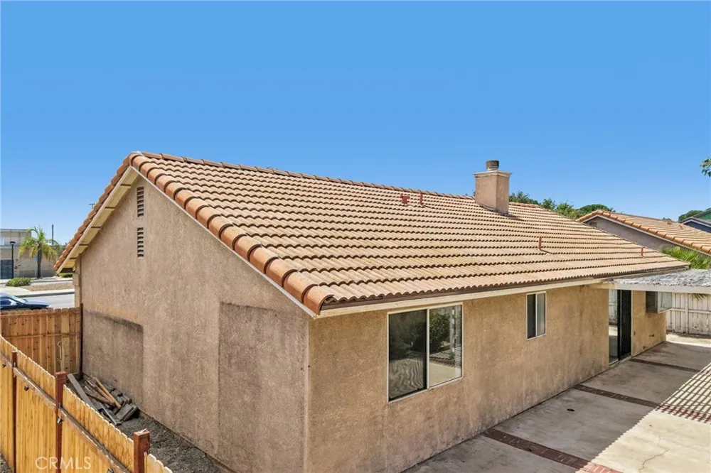 2320 W Sunrise Drive Rialto, CA 92377