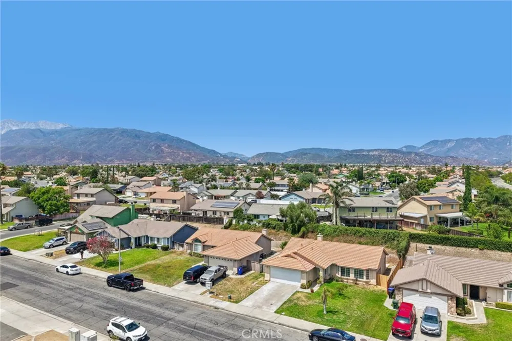 2320 W Sunrise Drive Rialto, CA 92377