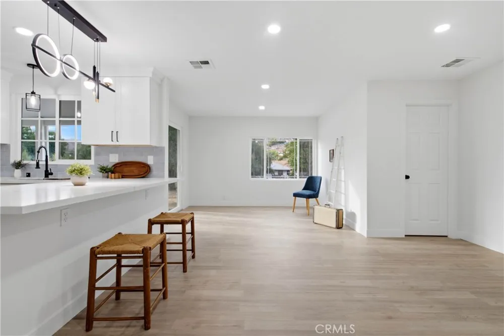 33405 Old State Hemet, CA 92545