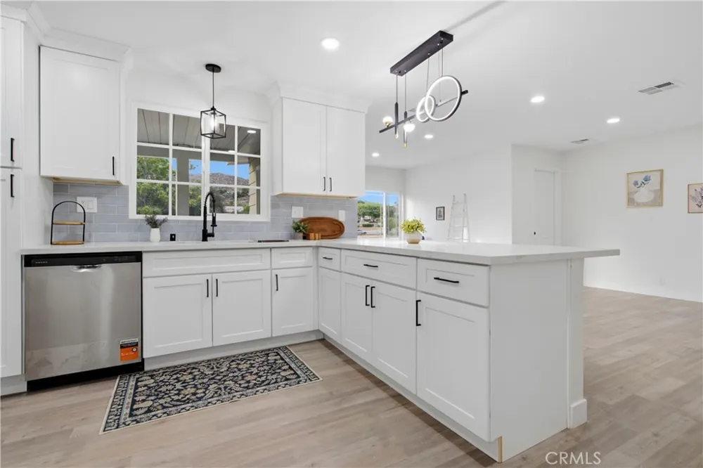 33405 Old State Hemet, CA 92545