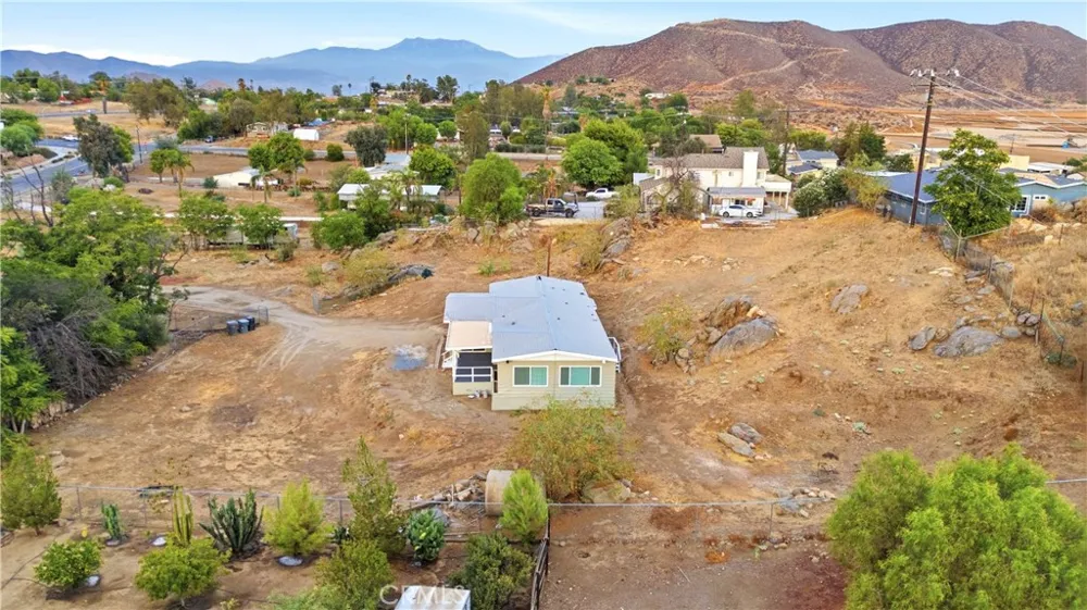 33405 Old State Hemet, CA 92545