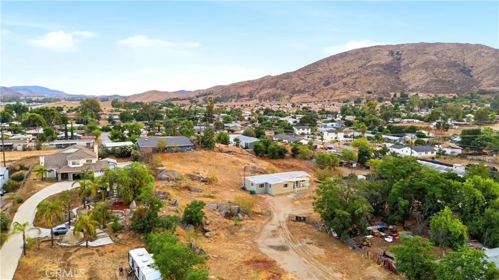 33405 Old State Hemet, CA 92545