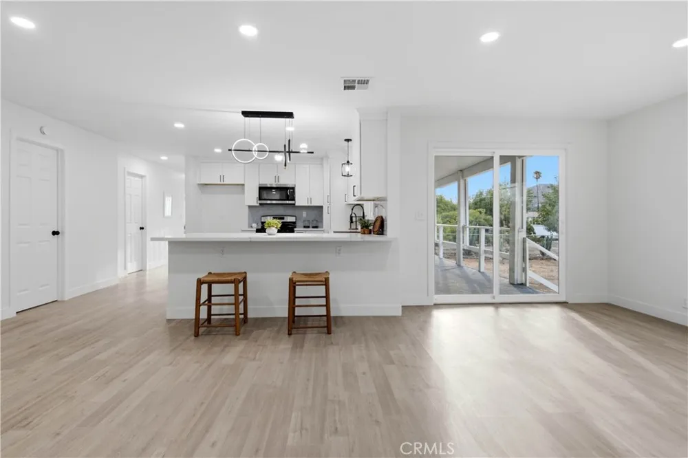 33405 Old State Hemet, CA 92545